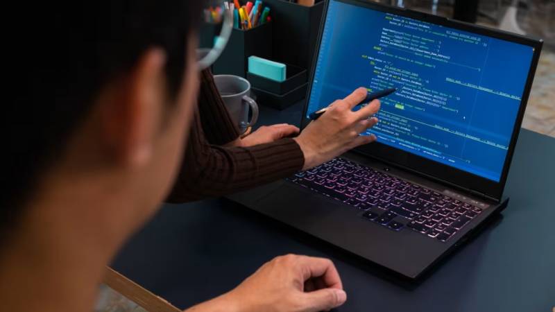 吴堡县工业软件定制开发:破局传统制造数字化转型的“精准钥匙”